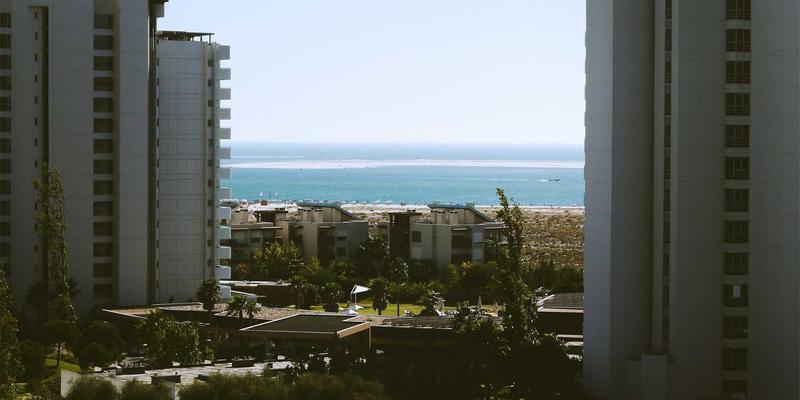 eBPF内核革命:如何用一行代码重塑网络观测与安全防线?